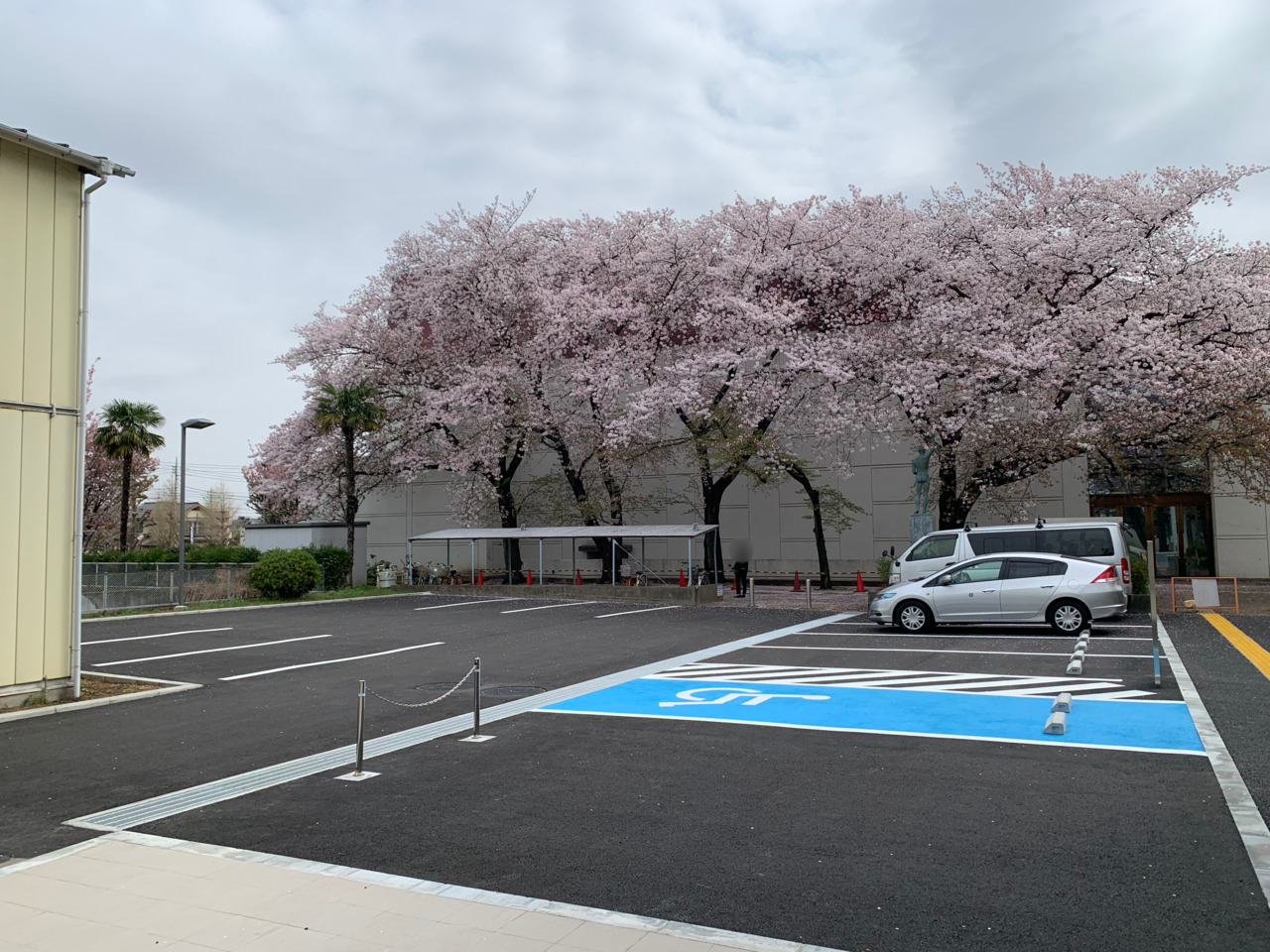 東久留米市立中央図書館