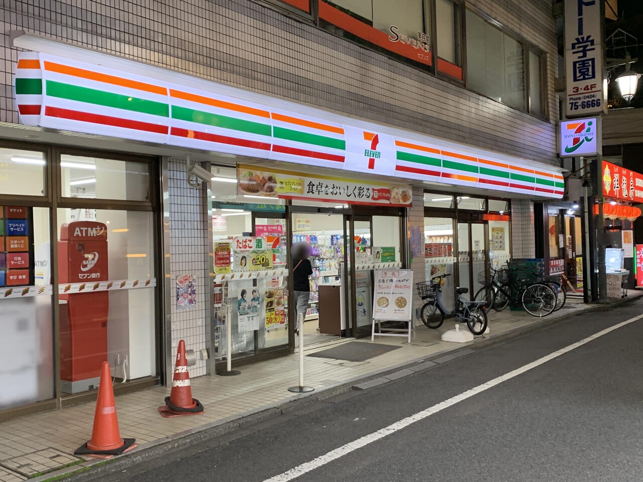 セブンイレブン　お店で焼いたピザ