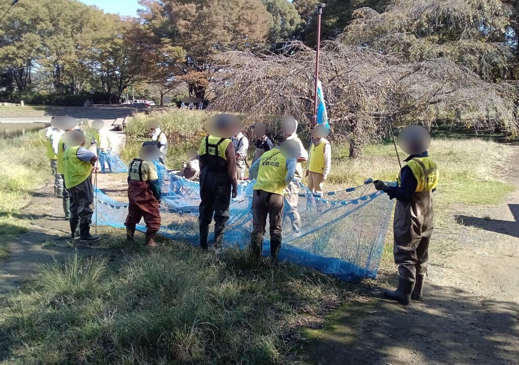 かわづくりの会　外来種駆除